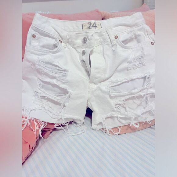 We The Free destroyed white shirts; Size 24 - Picture 8 of 14